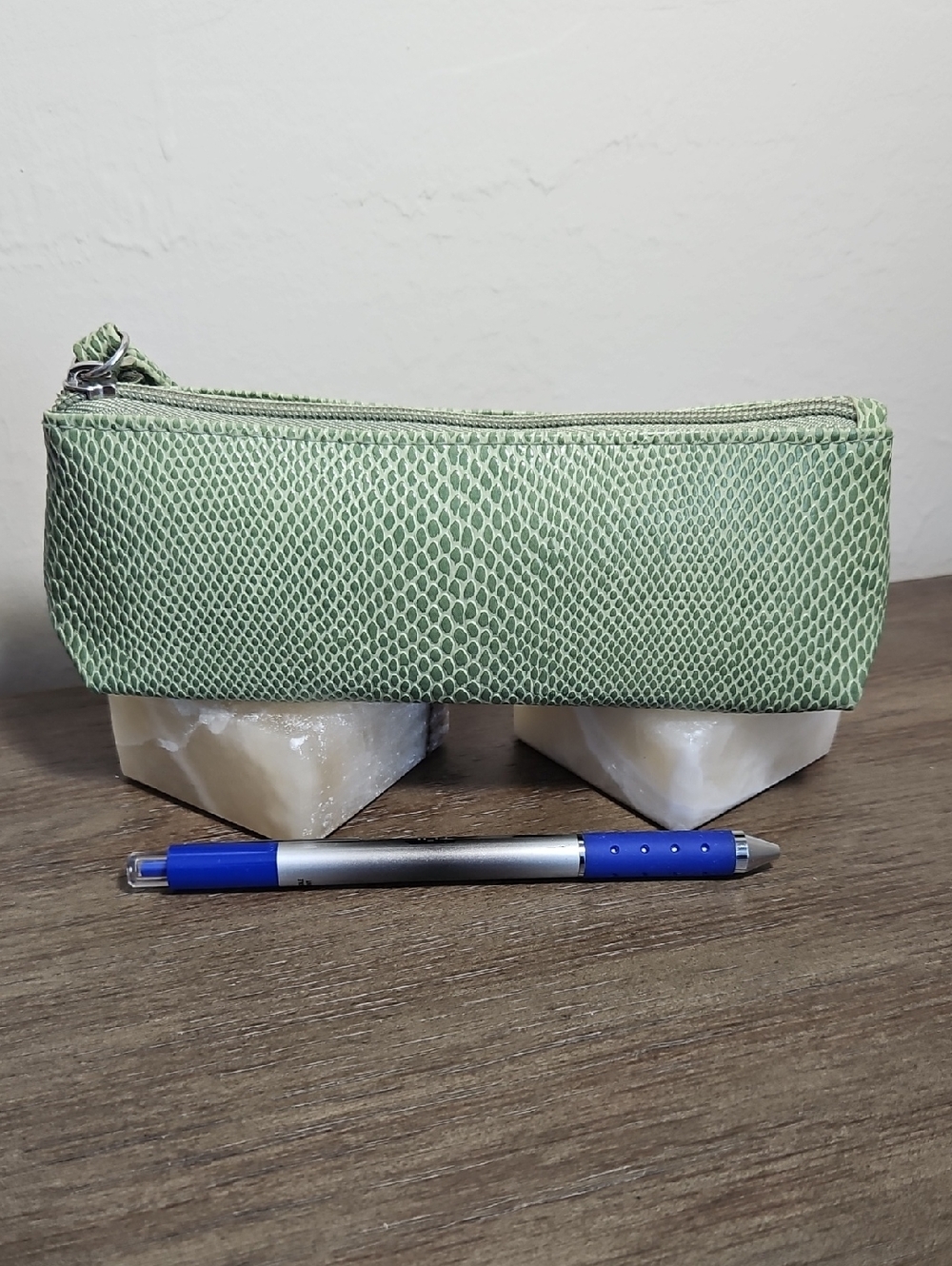 Clinique Faux Snake Skin Make-Up Bag with Wristlet Strap - Picture 3 of 12